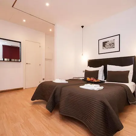 Short Group Liceu Serviced