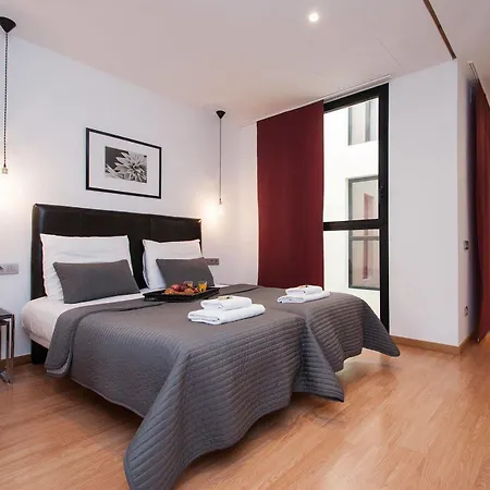 Short Group Liceu Serviced * Barcelona