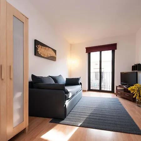 Short Group Liceu Serviced