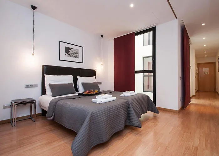 Short Group Liceu Serviced * Barcelona